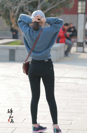 清纯好身材妹子的紧身牛仔（30P）