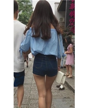 高腰紧身宽臀蓝色牛仔热裤美女 [2.61 GB]