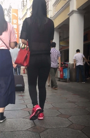 紧身牛仔裤MM上衣半透明若隐若