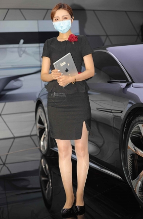 【街拍心灵】车展肉丝街拍高跟美腿哇塞