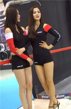 4K-超性感高跟鞋美腿展会美女车模