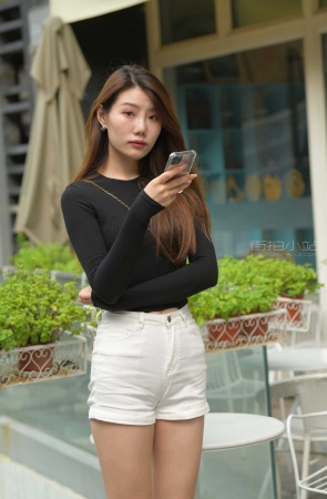 [一始专区] 白色热裤大长腿美女 【图片➕视频】