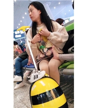 4k-街拍肉丝可爱美女姐姐