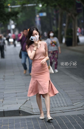 边走边聊语音的小姐姐