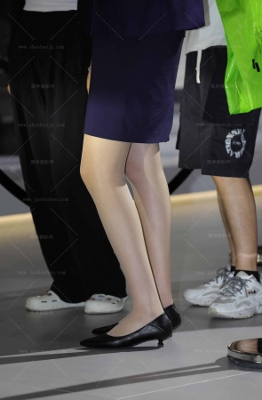 尊界眼镜轻熟销售顾问肉丝美腿高跟 11P