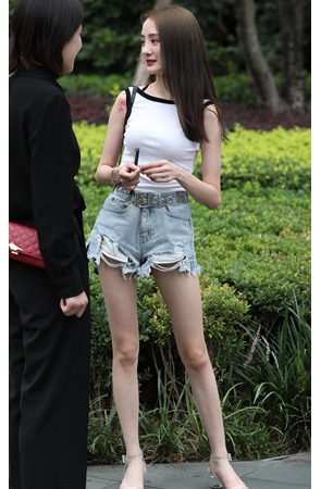 苗条的白嫩小姐姐高清原图(55P)[461M/JPG]