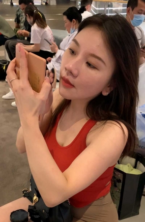 [一始专区] 褐色瑜伽短裤美女