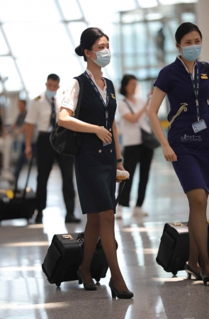 【街拍心灵】ZH航乘务长街拍黑丝美腿高跟