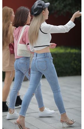 （套图）白嫩牛仔紧身裤小姐姐(45P)