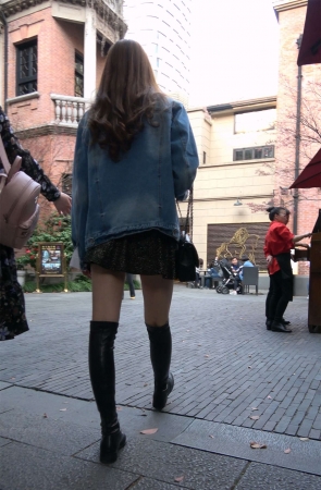 牛仔外套超短裙靓丽美女姐姐