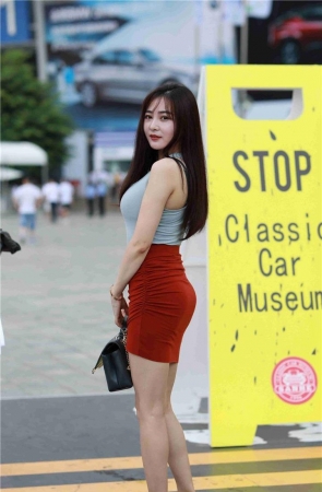 极品红色包屯裙美女现场搭讪原版图片MJ123[1.55G]