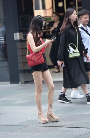 你喜欢这样的美女吗