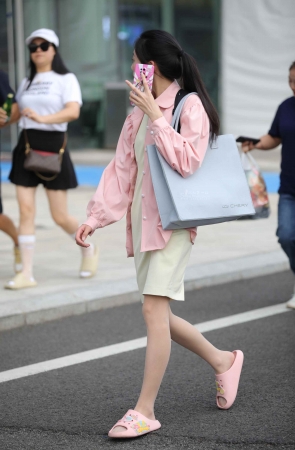 【街拍心灵】车展礼仪下班街拍肉丝拖鞋热乎乎