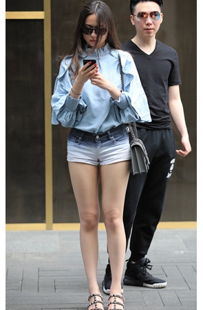 戴着墨镜的漂亮妹子(19P)[135M/JPG]