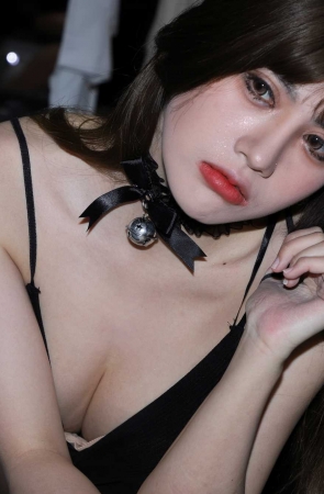 黑色吊带抹胸 黑色热裤