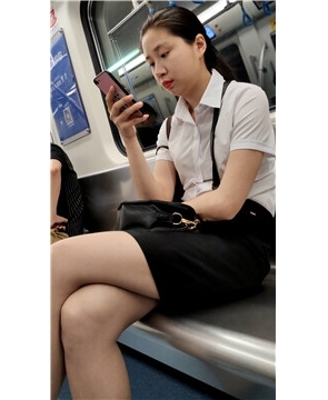 白衬衫短裙公司职员 [611 MB/mp4]