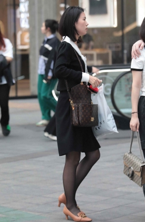 街拍黑丝高跟shaofu