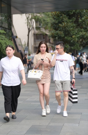 喜欢这种肉感女生