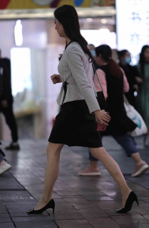 诱惑肉丝街拍高跟shaofu