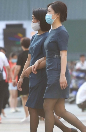 【珏一笑而过】诱惑黑丝街拍OL