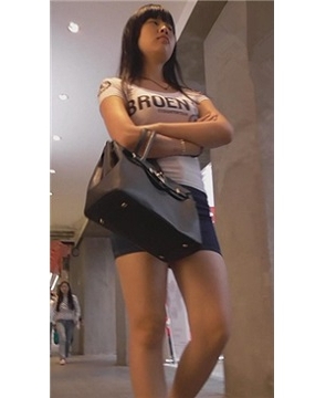 丰满紧身包臀牛仔裙MM，底盘扎实 [469 MB]