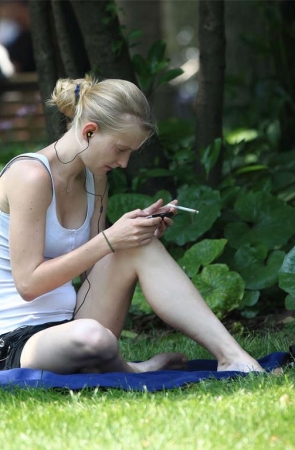 No48 看看翘臀长腿外国妞的光滑足底