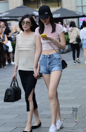 神摄手参赛05 穿牛短的高挑美女（14P）