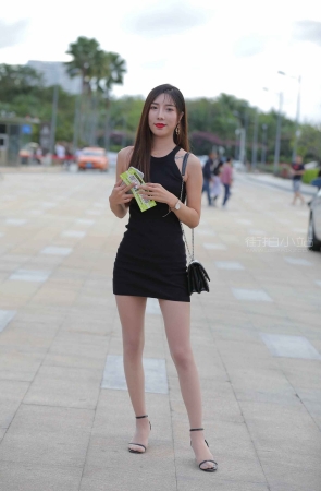 街拍短裙肉丝美女