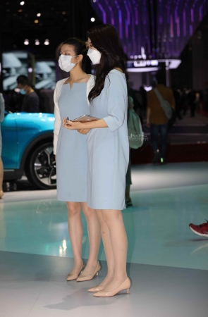 【街拍心灵】车展礼仪长腿街拍肉丝高跟美腿