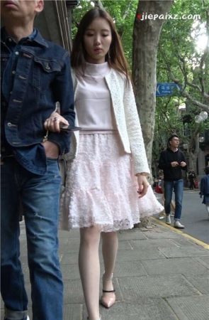 4K – 街拍粉色裙丝袜甜美靓妹 [1.02 GB/MP4]