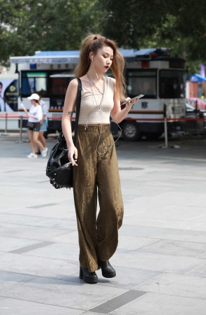 这女子，有点招架不住