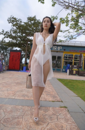 一筒摄影作品 白色比基尼女孩