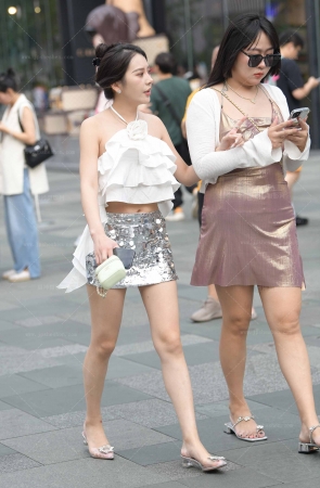 23718-25=66√夏日性感小姐姐 12P