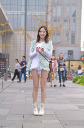 搭讪街拍青春小姐姐