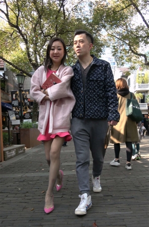粉高跟粉裙粉衣丝袜长腿美女