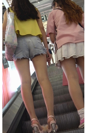 黄衣热裤小姐姐