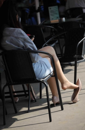 【街拍心灵】车展礼仪街拍肉丝脱鞋歇歇