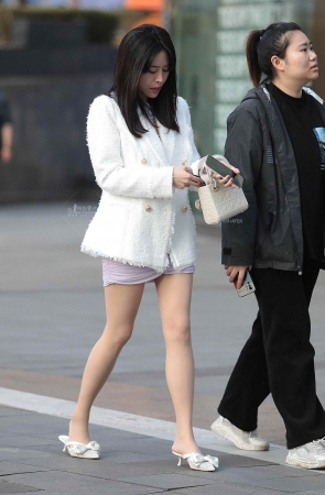 诱惑肉丝街拍高跟shaofu