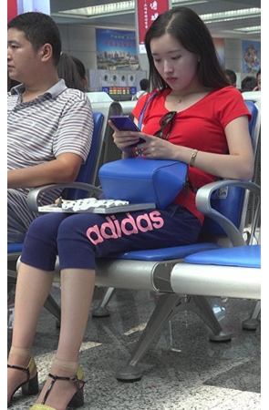 漂亮的红衣小姐姐