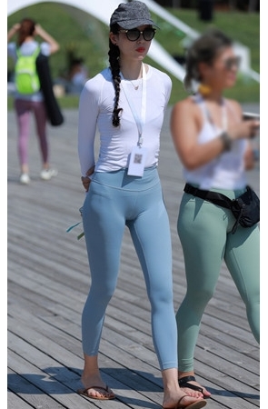 练瑜伽的小姐姐(19P)[161M/JPG]