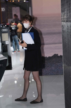 卖车的黑色丝小姐姐