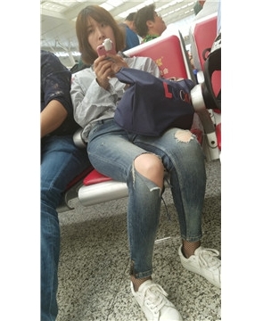 4k超清，装睡的破洞紧牛网袜小清新美女