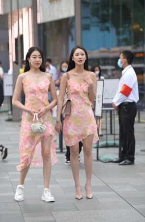 姐妹花碎花裙养眼/231116-7-104