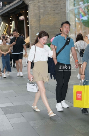 街拍爱穿R丝的朲槭