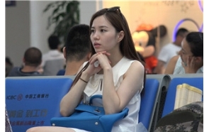 4K – 人美足靓 [1.98 GB/MP4]