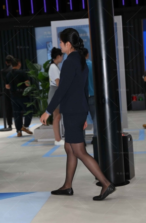 大众的黑色丝制服美女销售