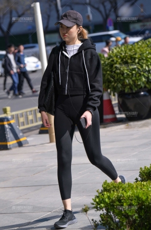 戴帽子的酷女孩