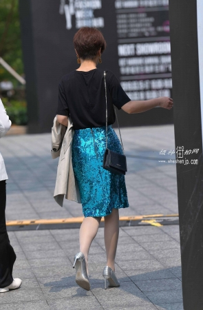 9319-6+25/丝袜少妇 4P