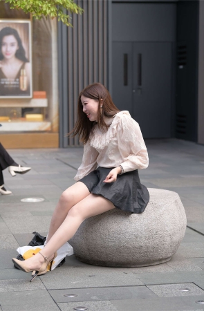 摄神街拍作品 – 短裙肉丝小姐姐