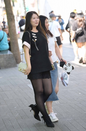 25521=9=38√街拍黑丝轻熟素人 8P